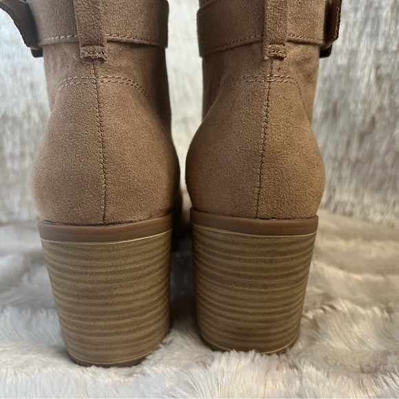 American Eagle by Payless Fuzzy Tan Winter Boots - Picture 6 of 13
